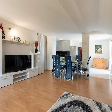 Apartman Max 3 By Guide