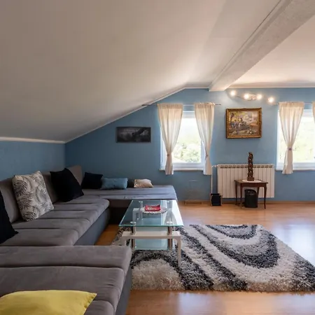 Max 3 By Guide Apartman Fiume